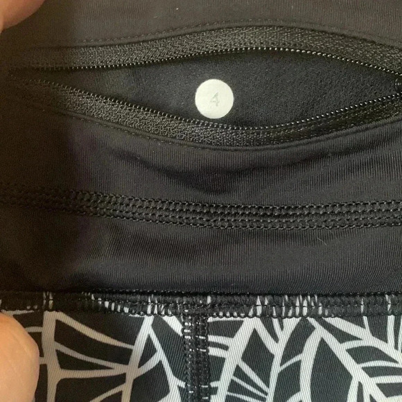 Lululemon Run A Marathon Crop II size 4 - Picture 9 of 9